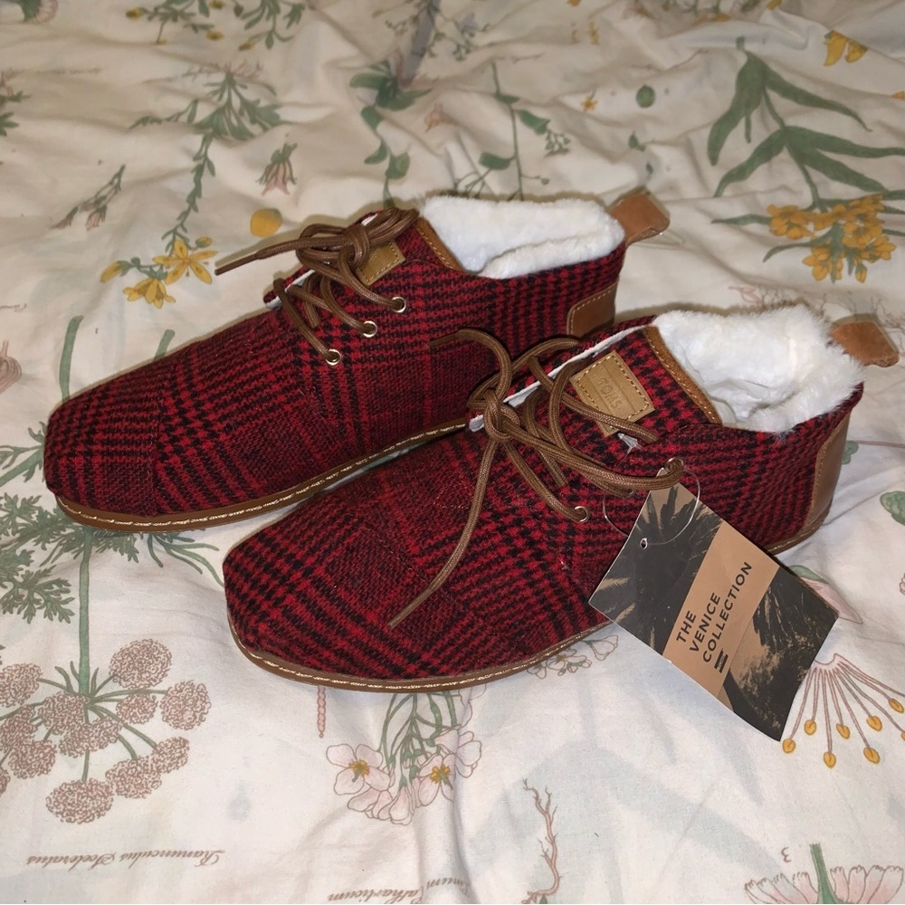 FIRM PRICE!! Toma Venice collection red plaid felt shoes NWT